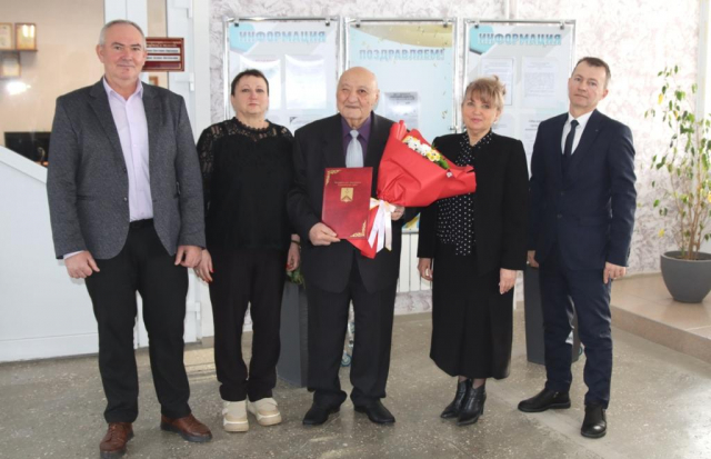 Поздравление Почётного гражданина района с юбилеем