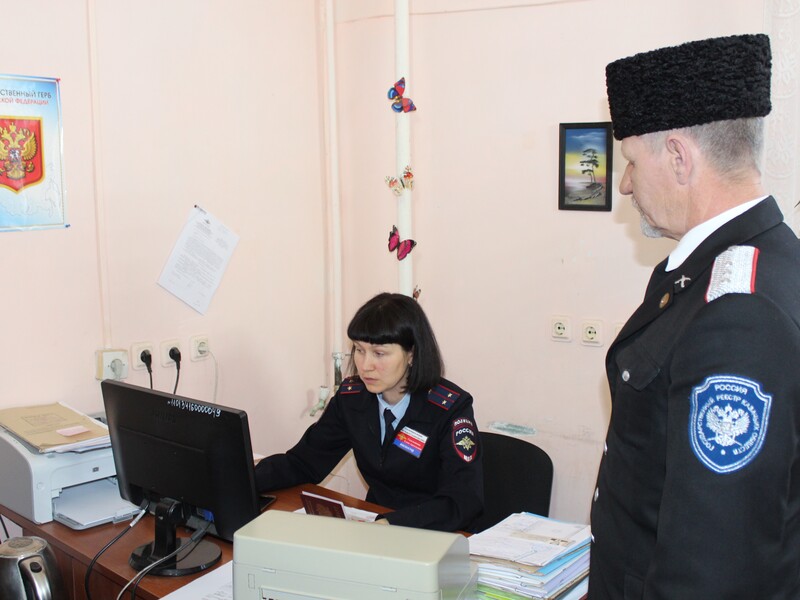 Дорожная пробка помогла приставам арестовать автомобиль должника в Краснодарском