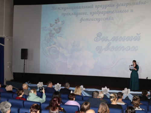 25 раз в Гулькевичи открылся фестиваль художественного творчества «Зимний цветок»