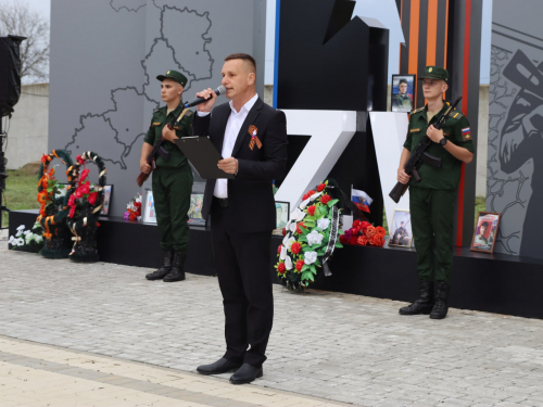 Хвала и честь героям страны