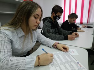 В День Неизвестного солдата жители Гулькевичского района написали тест на знание истории
