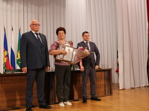 Дипломы лучшим председателям территориального общественного самоуправления Гулькевичского района