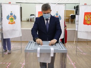 В Гулькевичском районе проголосовал заместитель главы администрации Краснодарского края А.И. Власов