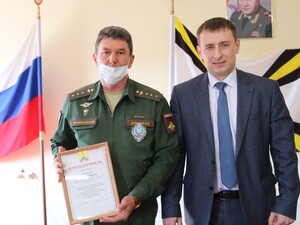 Глава района поздравил военных связистов