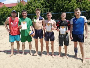 Соревнования по пляжному волейболу среди женских и мужских команд
