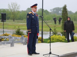 Торжественная церемония возложения цветов к мемориалу воинам-урюпинцам