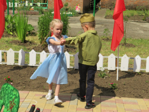 В поселке Комсомольском в детском саду открылась «Аллея Памяти»