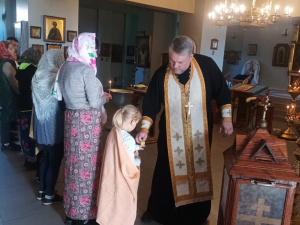 В Свято-Троицком храме состоялось крещение несовершеннолетних из многодетных семей