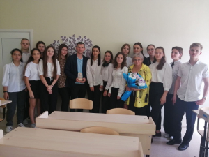 Депутат поздравил родную школу с юбилеем