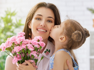 Сегодня день матери, с праздником Вас – дорогие мамы!