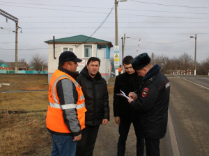 В Гулькевичском районе продолжаются мероприятия по безопасности движения на железнодорожных переездах