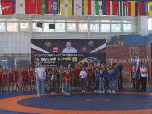 В «Звёздном» стартовали Всероссийские соревнования по вольной борьбе среди девушек.