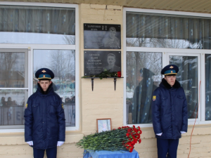 В школе № 1 города Гулькевичи открыли мемориальную доску Харитонову Игорю Васильевичу.