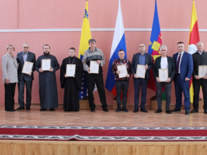 Глава района поздравил волонтёров с наступающим праздником