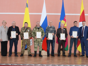 Глава района поздравил волонтёров с наступающим праздником