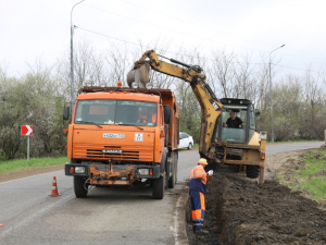 В Новомихайловском продолжаются работы по строительству тротуара
