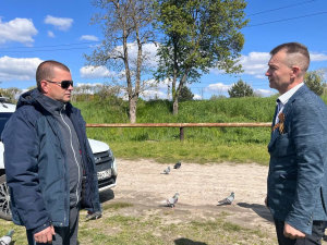 Сегодня было выполнено обещание главы района Александра Шишикина — вручен приз рыбаку, который сумел выловить карпа кои, выпущенного в Самойловой балке.