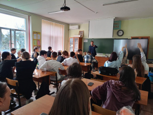 В рамках Всемирного Дня здоровья молодой депутат Дмитрий Мирошников продолжил свою работу по реализации на территории Гулькевичского района Проекта СМД ЗСК «Здоровье родителей в руках детей». 