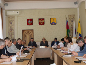  Сегодня под председательством Ларисы Перевертайло состоялась внеочередная 67 сессия Совета МО Гулькевичский район.