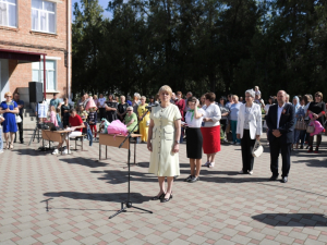 Председатель Совета Лариса Перевертайло побывала на празднике «Последнего звонка» в школе Отрадо-Кубанского.