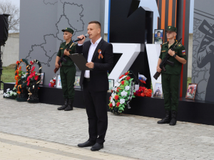 Хвала и честь героям страны