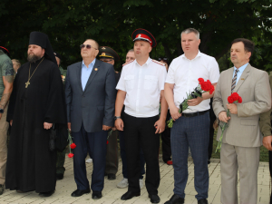 Хвала и честь героям страны