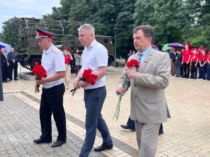 Хвала и честь героям страны
