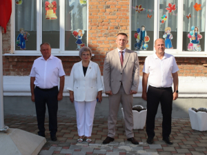 Первые звонки открыли начало нового учебного года в школах.
