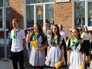 Первые звонки открыли начало нового учебного года в школах.
