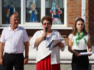 Первые звонки открыли начало нового учебного года в школах.