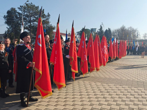 Руководителям муниципальных отделений Союза казачьей молодёжи Кубани вручили копии Знамени Победы