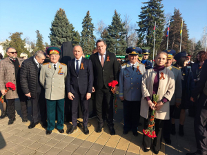 Руководителям муниципальных отделений Союза казачьей молодёжи Кубани вручили копии Знамени Победы