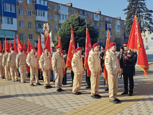 Руководителям муниципальных отделений Союза казачьей молодёжи Кубани вручили копии Знамени Победы