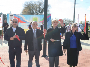 В посёлке Венцы открыли семейный сквер