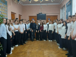 С началом второй учебной четверти в школах района продолжены встречи с писателем, автором книг "Правители России. 