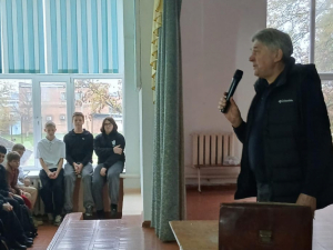 С началом второй учебной четверти в школах района продолжены встречи с писателем, автором книг "Правители России. 