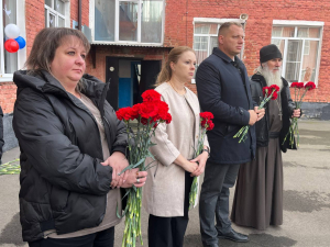 Сегодня в школе № 20 с. Новомихайловского открыли памятную мемориальную доску защитнику нашей Родины Ивану Чуйкину.
