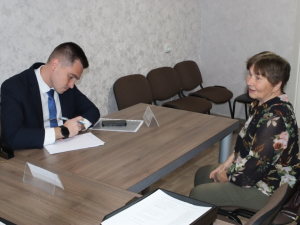 В селе Николенском временно исполняющий полномочия главы района Светлана Юрова провела выездной прием жителей.