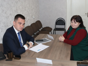 В селе Николенском временно исполняющий полномочия главы района Светлана Юрова провела выездной прием жителей.