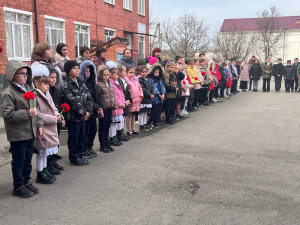 Сегодня в школе № 20 с. Новомихайловского открыли памятную мемориальную доску защитнику нашей Родины Ивану Чуйкину.