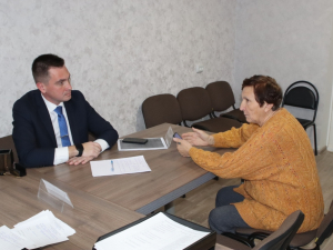 В селе Николенском временно исполняющий полномочия главы района Светлана Юрова провела выездной прием жителей.