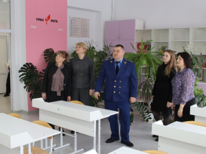 Прокурор района посетил школу в хут. Чаплыгине