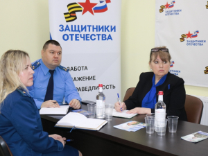 Сегодня в Фонде Защитников Отечества состоялся приём граждан, который провел прокурор района Владимир Хлынов.