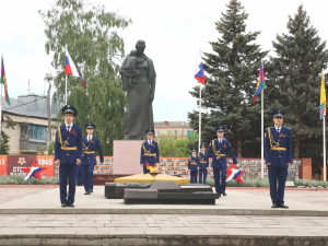 9 мая сайт   Уважаемые жители и гости Гулькевичского района! Дорогие ветераны и труженики тыла!   День Победы – праздник, величие которого определил наш народ своим бессмертным подвигом спасения Отечества. Великая и всенародная Победа над фашизмом навеки останется в истории человечества вершиной торжества жизни и разума над смертью и варварством. Это понимаем мы и все здравомыслящие народы мира.   Священная память о десятках миллионов жизней, которые унесла Великая Отечественная война, стала сплавом единств