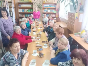27 марта, в рамках реализации проекта «Перелистывая страницы», при поддержки Гранта Губернатора Кубани, состоялась тёплая и душевная встреча под названием «Смех продлевает жизнь». Мероприятие было посвящено великим мастерам русского юмора и сатиры, чьё творчество остаётся живым и современным спустя десятилетия.  В первой части вечера с помощью мультимедийной презентации участники познакомились с жизнью и творчеством выдающихся русских классиков, чей искромётный юмор продолжает вдохновлять читателей и сегодн