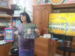 27 марта, в рамках реализации проекта «Перелистывая страницы», при поддержки Гранта Губернатора Кубани, состоялась тёплая и душевная встреча под названием «Смех продлевает жизнь». Мероприятие было посвящено великим мастерам русского юмора и сатиры, чьё творчество остаётся живым и современным спустя десятилетия.  В первой части вечера с помощью мультимедийной презентации участники познакомились с жизнью и творчеством выдающихся русских классиков, чей искромётный юмор продолжает вдохновлять читателей и сегодн