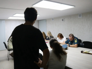   Сегодня прошло заседание комиссии по делам несовершеннолетних под председательством исполняющего обязанности заместителя главы района Кристины Дегинау.