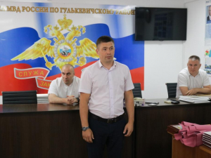 Сотрудников ГИБДД МВД России по Гулькевичскому району поздравили с праздником