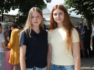   Сегодня в отделе по делам молодёжи устроили настоящий праздник: в преддверии Дня молодёжи в Каштановом сквере собрались самые яркие и неравнодушные волонтёры нашего района! 