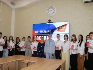  Сегодня в нашем районе состоялось трогательное и значимое событие — торжественное вручение первых паспортов юным жителям! 